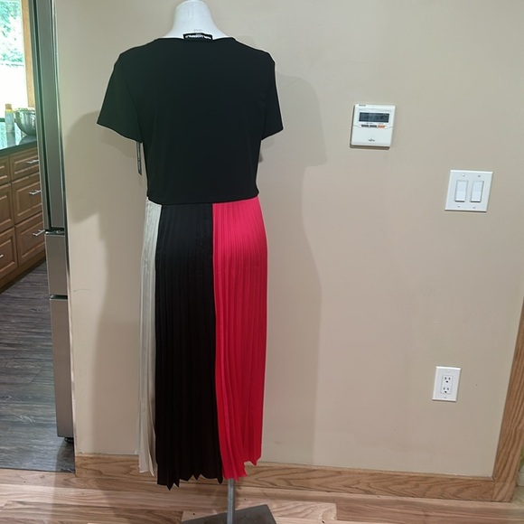 Karl Lagerfeld Black and Pink Pleated 
Satin  Color Block Dress - Picture 4 of 9